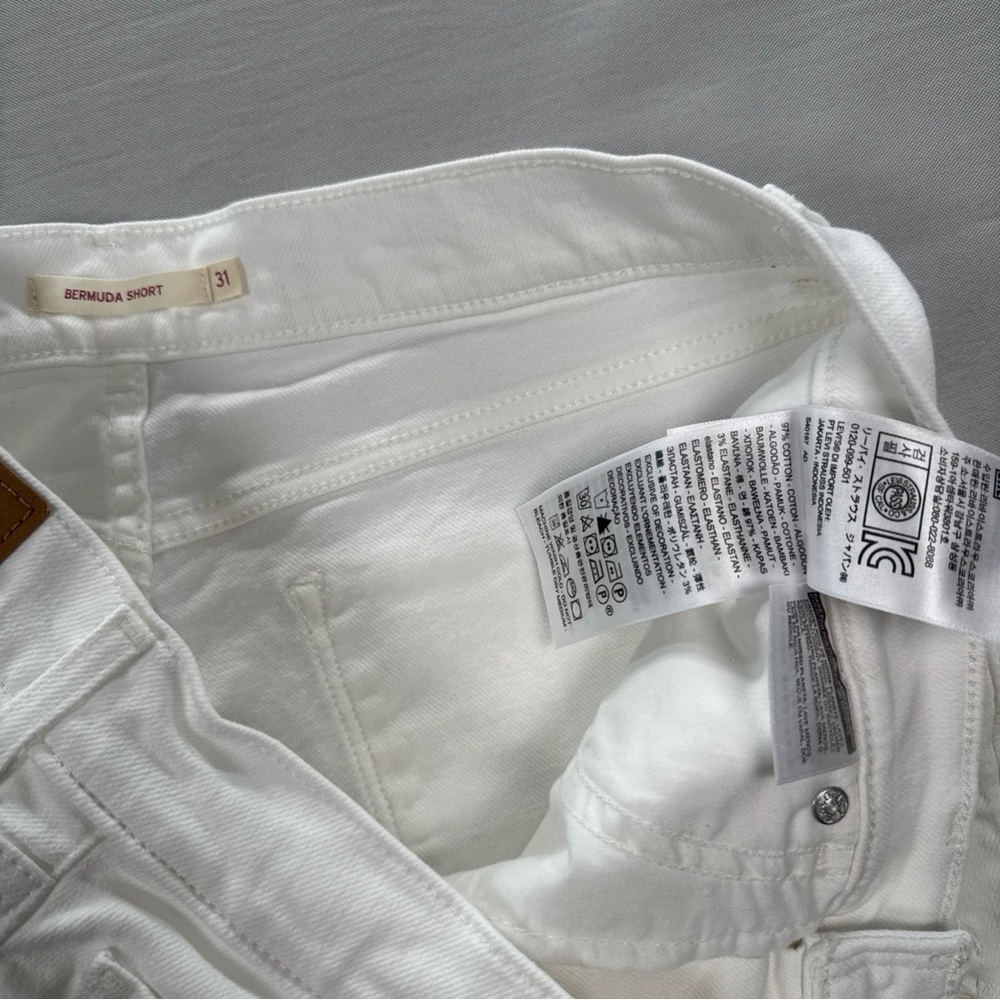 Levi’s Bermuda Jean Shorts Womens 31 White Floral Embroidery Stretch Jorts EUC - Picture 7 of 12